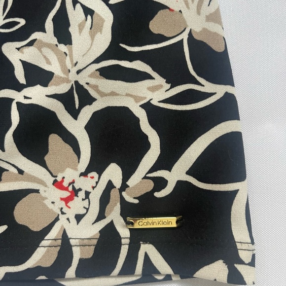 Calvin Klein Tank with pleated neckline; Size XL, 95% poly 5% spandex - Picture 3 of 5